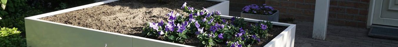 Corner planters