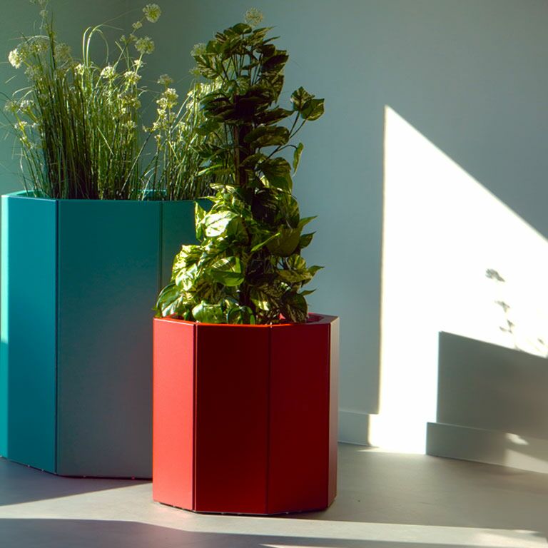 Powder coated steel planter Chicago 40