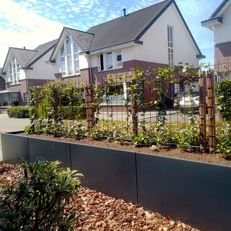 Powder coated steel planter Texas xxl 480 x 60 cm