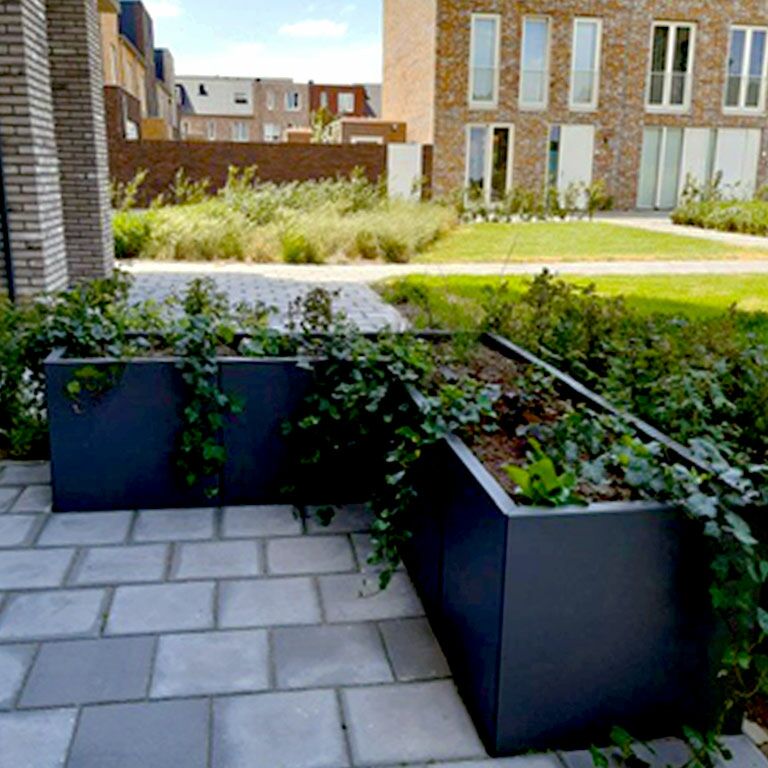 Powder coated steel planter Kansas 40