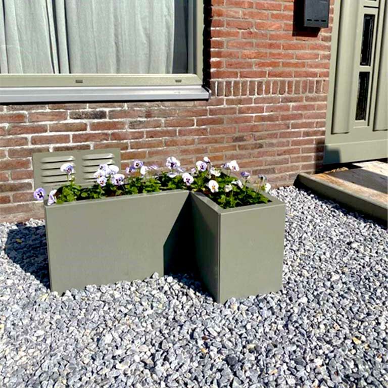 Powder coated steel planter Kansas 30
