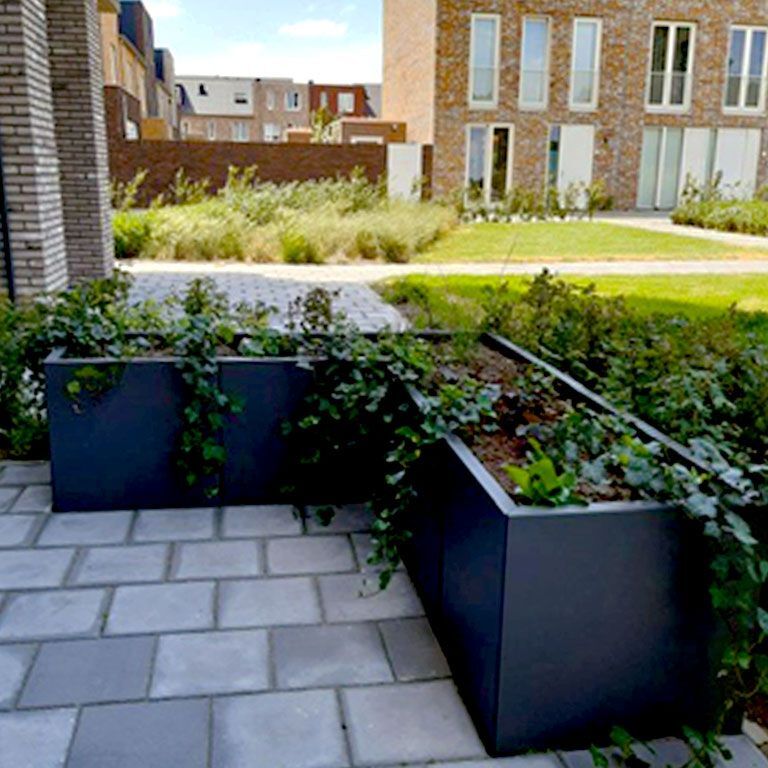 Powder coated steel planter Kansas 70