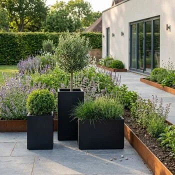 Steel planter - Square - 30 x 30 x 80 cm - RAL9005 matt (black) - With bottom plate - With wheels