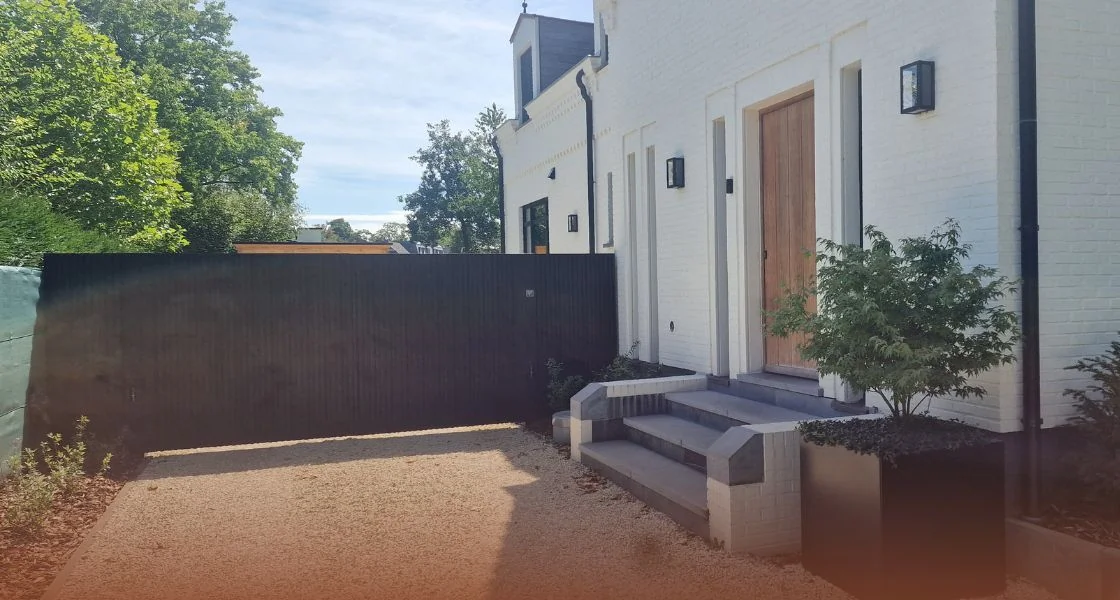 Inspiration for front garden with driveway