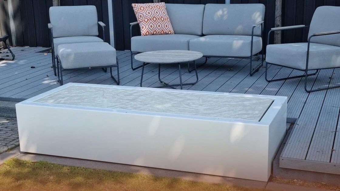 How do you install a water table?